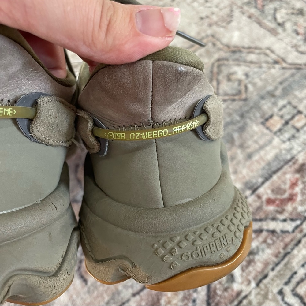 Adidas Originals OZWEEGO 'TRACE CARGO' Sneakers in Green Men’s Size 9.5 GUC - Picture 8 of 13